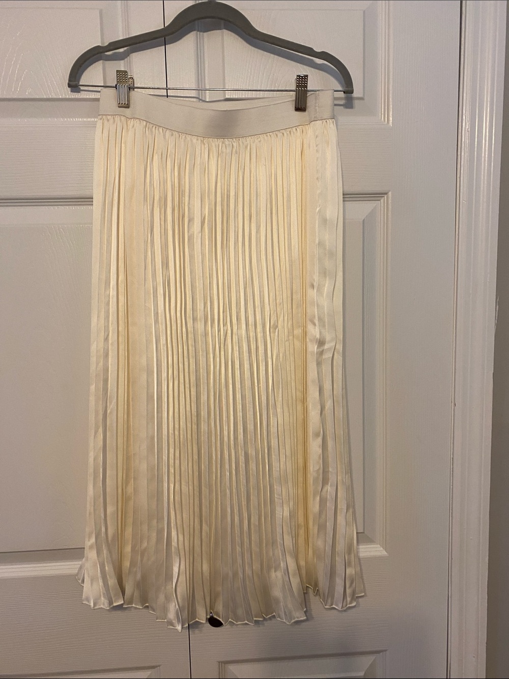 cupcakes & cashmere Ivory Pleated Midi Skirt
